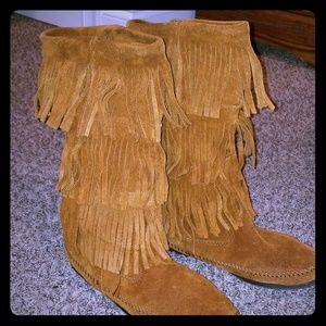 Minnetonka 3 layered dark tan fringed boots